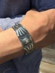 BR-0152　SQUARE REPOUSSE BRACELET (8 TEARDROPS)