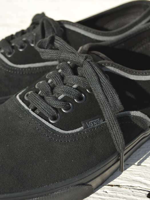 Authentic Sliver (Suede)