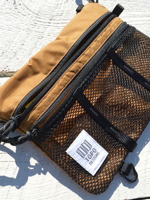 MOUNTAIN ACCESSORY SHOULDER BAG