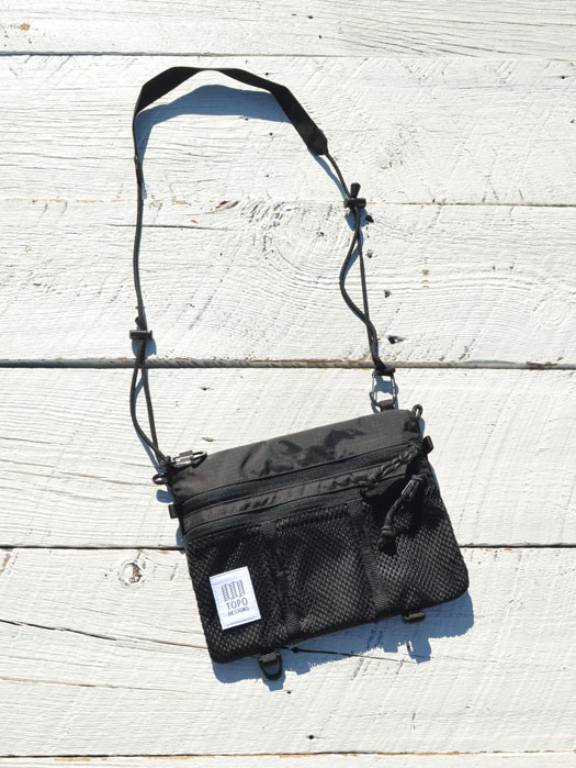 MOUNTAIN ACCESSORY SHOULDER BAG
