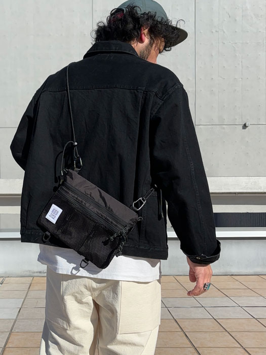 MOUNTAIN ACCESSORY SHOULDER BAG