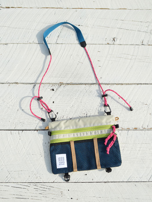 MOUNTAIN ACCESSORY SHOULDER BAG