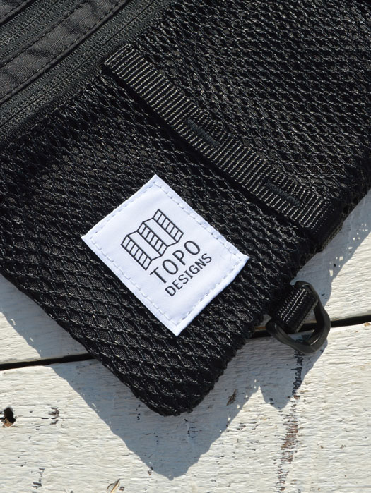 MOUNTAIN ACCESSORY SHOULDER BAG
