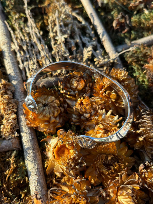 BR-0011 TRIANGLE SIDE SHELL BRACELET