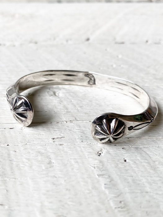 BR-0011 TRIANGLE SIDE SHELL BRACELET