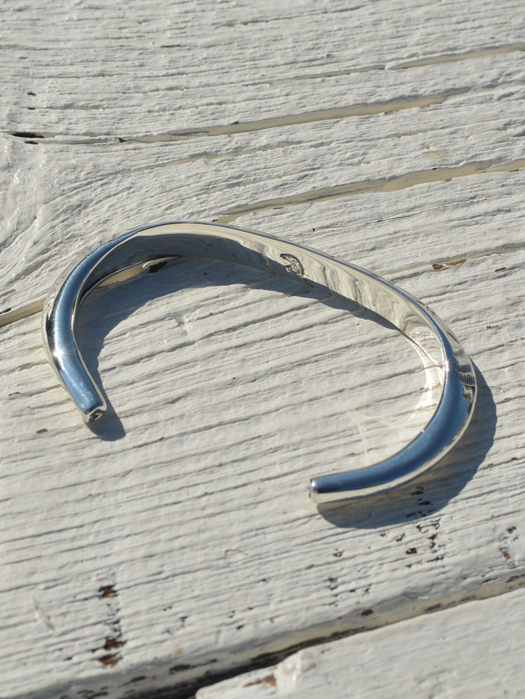 BR-0083 TRIANGLE TAPERED END BRACELET (LEAF)