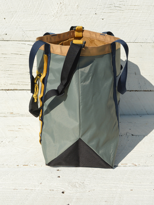 MOUNTAIN UTILITY TOTE BAG