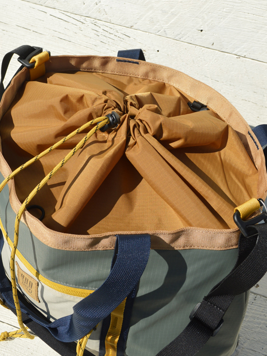 MOUNTAIN UTILITY TOTE BAG