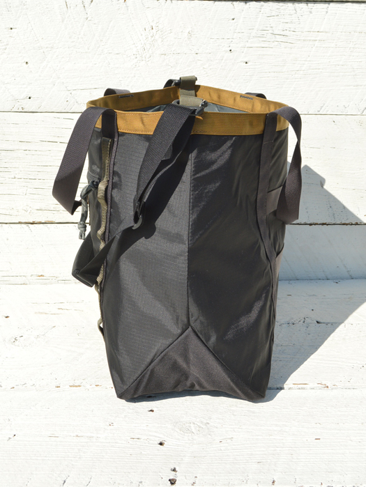 MOUNTAIN UTILITY TOTE BAG