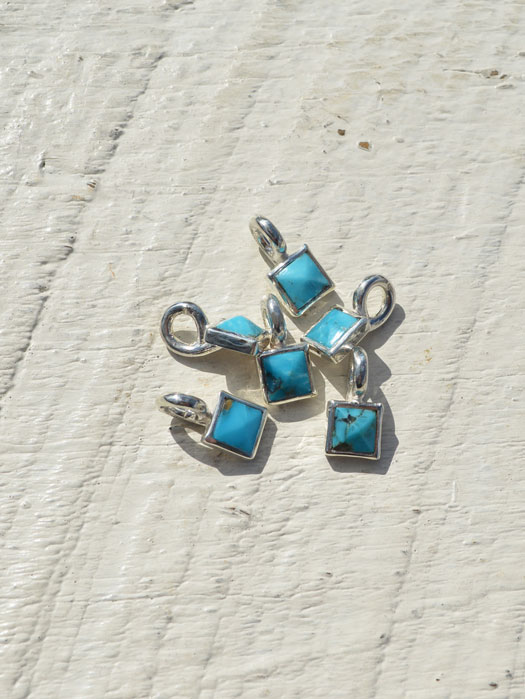 Nl-0191 SQUARE PYRAMID TURQUOISE PENDANT
