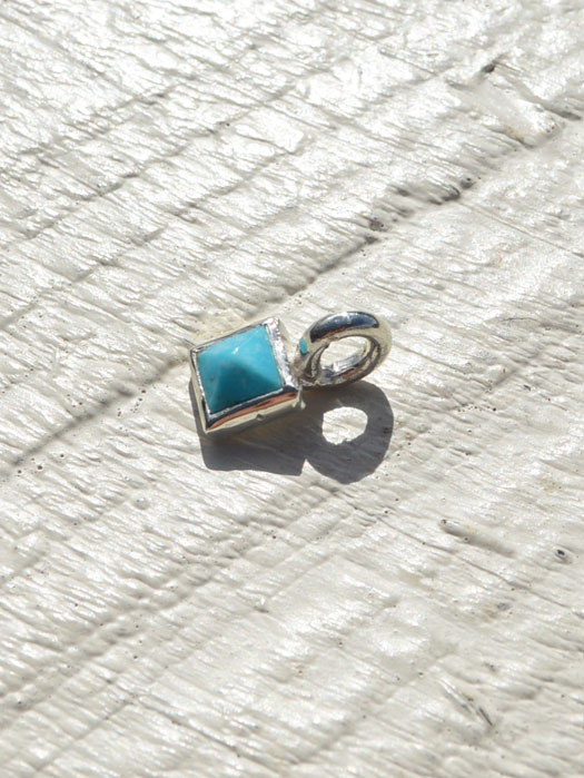Nl-0191 SQUARE PYRAMID TURQUOISE PENDANT