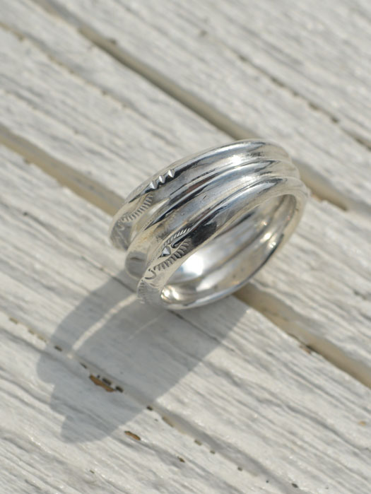 RG-0106 EXTRA THIN TRIANGLE TRINITY RING