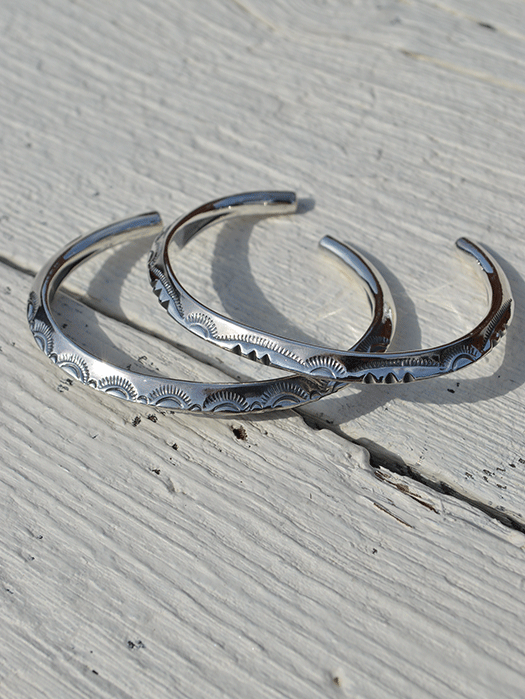 BR-0092/BR-0093　WOMEN'S THIN TRIANGLE BRACELET