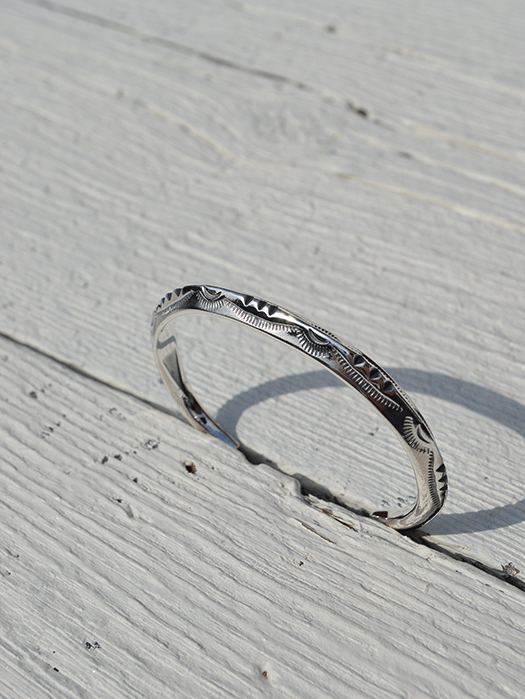 BR-0092/BR-0093　WOMEN'S THIN TRIANGLE BRACELET
