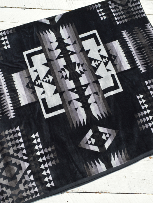 Oversized Jacquard Towels (JAPAN LIMITED)