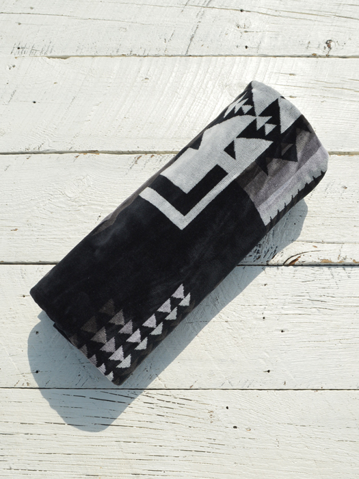 Oversized Jacquard Towels (JAPAN LIMITED)