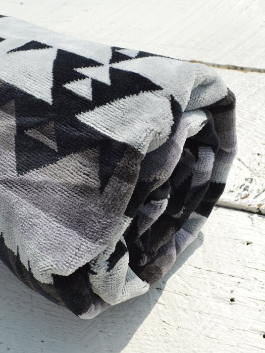 Oversized Jacquard Towels (JAPAN LIMITED)