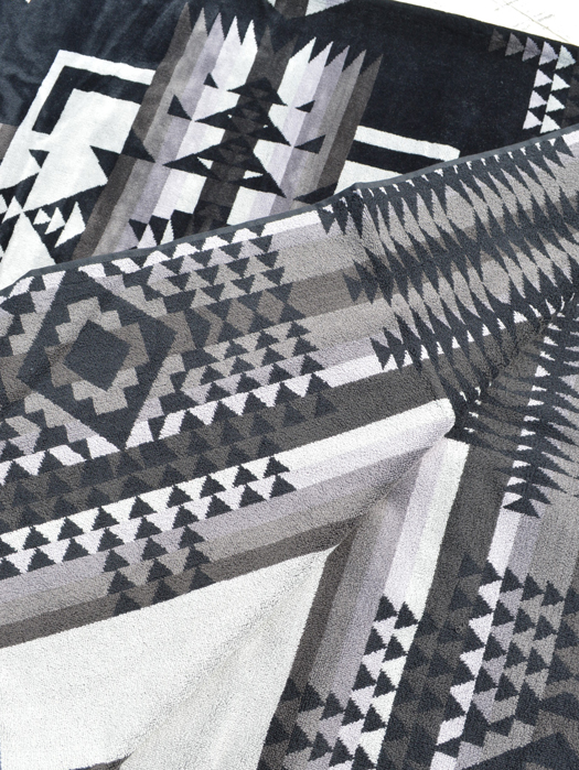 Oversized Jacquard Towels (JAPAN LIMITED)