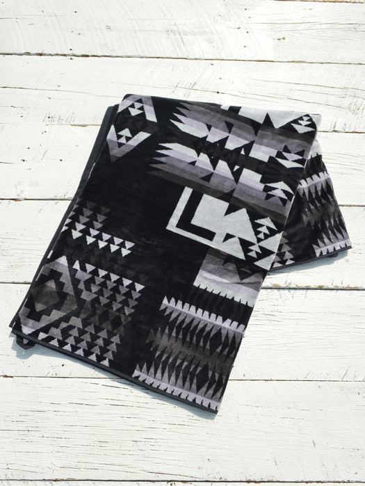 Oversized Jacquard Towels (JAPAN LIMITED)