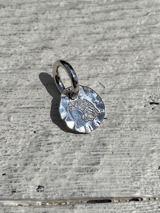 EFNL-0019　EAGLE HEAD STAMPED PENDANT (XS)