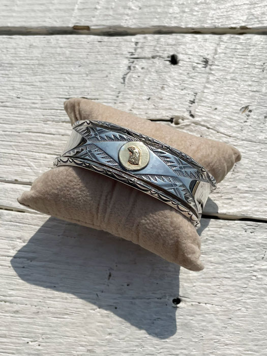 BR-0120　EAGLE HEAD BRACELET (18K GOLD ACCENT/RUG PATTERN)