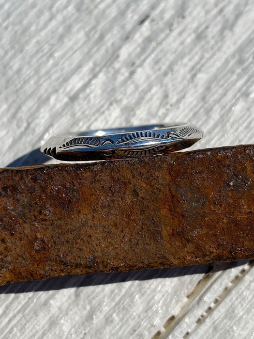 EXTRA THIN TRIANGLE RING (LEAF)