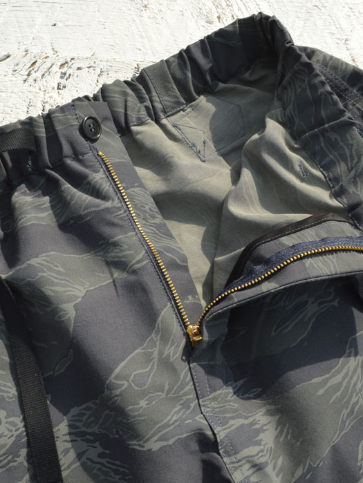 E-Z WALKABOUT Shorts (Night Tiger)