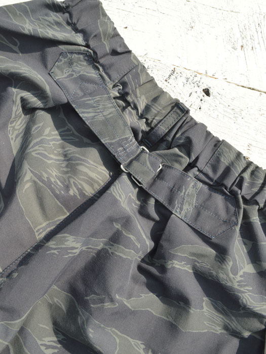 E-Z WALKABOUT Shorts (Night Tiger)