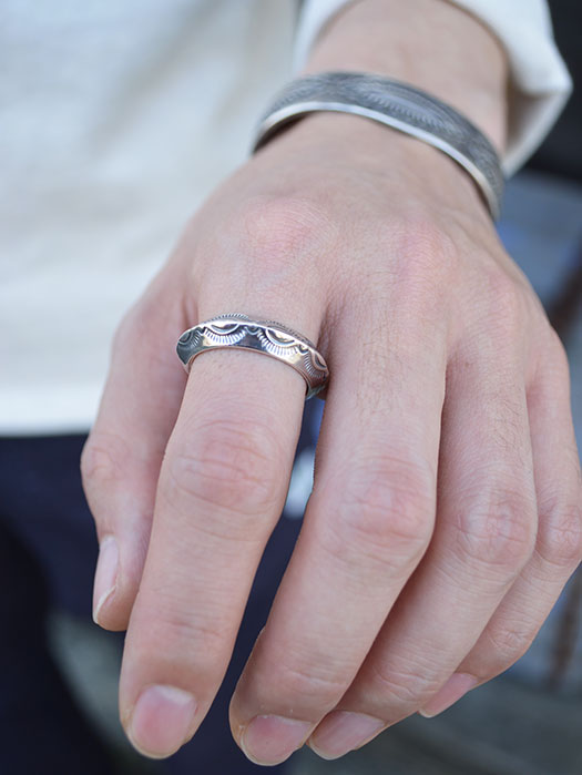 RG-0045  TRIANGLE RING (LEAF)