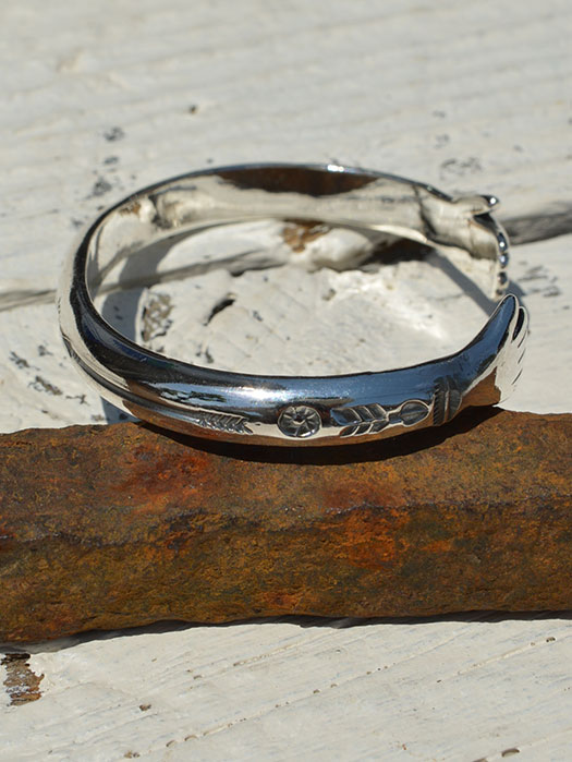 BR-0149 LADIE'S LOVE HANDS BRACELET