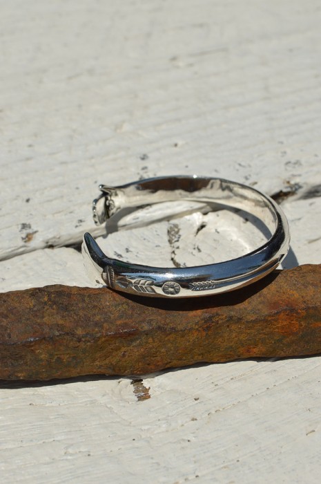 BR-0149 LADIE'S LOVE HANDS BRACELET