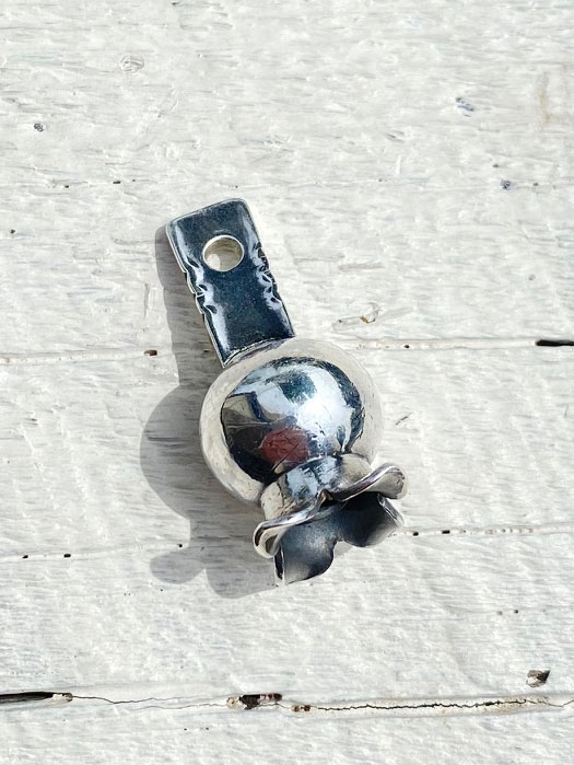 NL-0125　SQUASH BLOSSOM PENDANT (M)