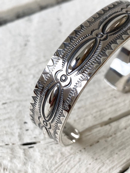 BR-0085 LEAF BRACELET (REPOUSSE)