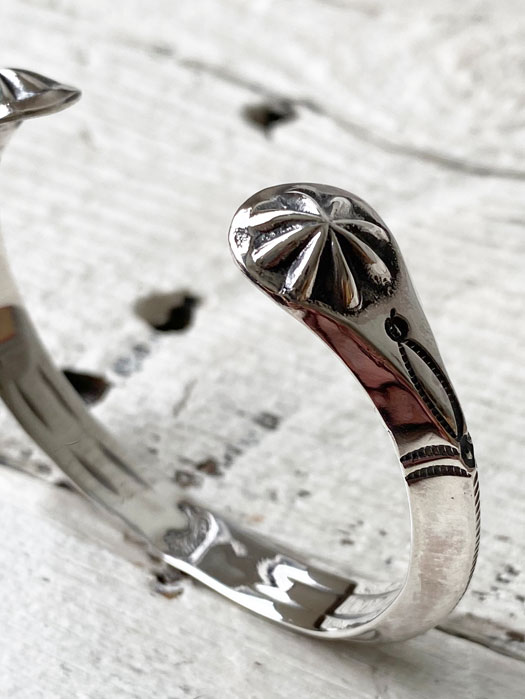 BR-0011 TRIANGLE SIDE SHELL BRACELET