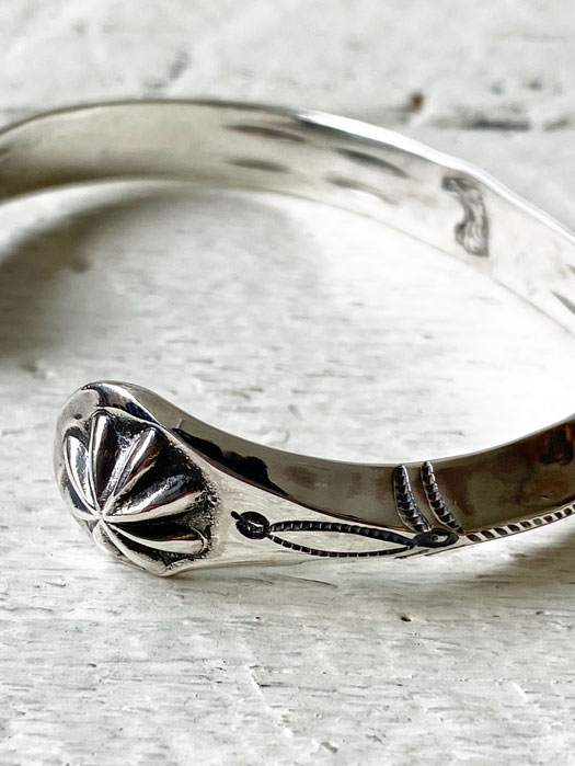 BR-0011 TRIANGLE SIDE SHELL BRACELET