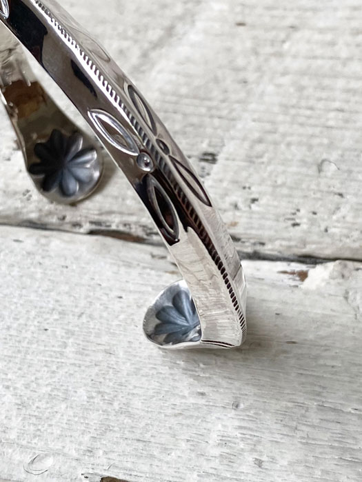 BR-0011 TRIANGLE SIDE SHELL BRACELET