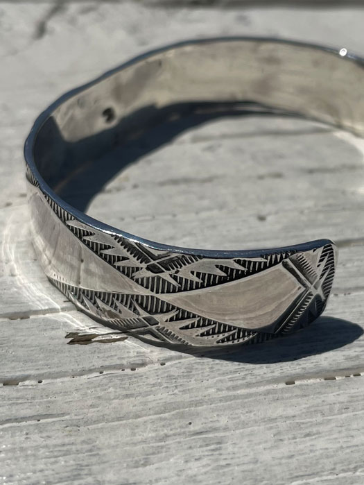 BR-0120　EAGLE HEAD BRACELET (18K GOLD ACCENT/RUG PATTERN)