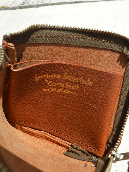 LT-0122 EMBOSSED L ZIPPER SHORT WALLET