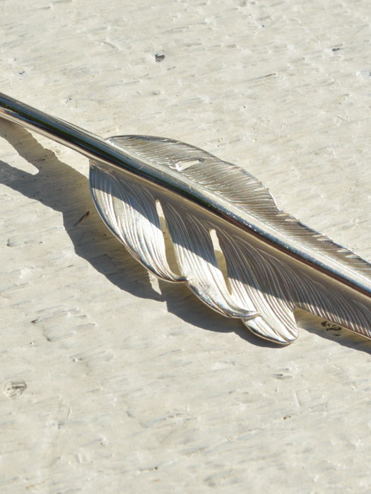 EFNL-0005　KAZEKIRI FEATHER PENDANT No. 5 (18K GOLD ACCENT)