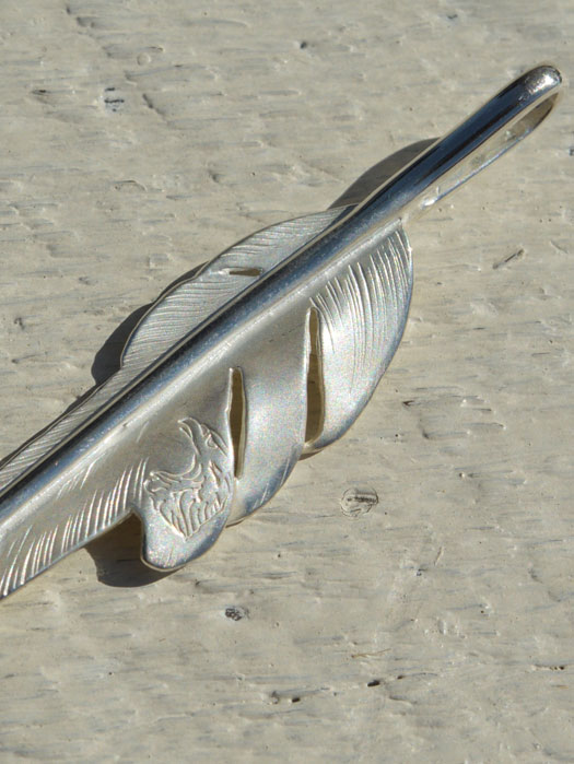 EFNL-0005　KAZEKIRI FEATHER PENDANT No. 5 (18K GOLD ACCENT)
