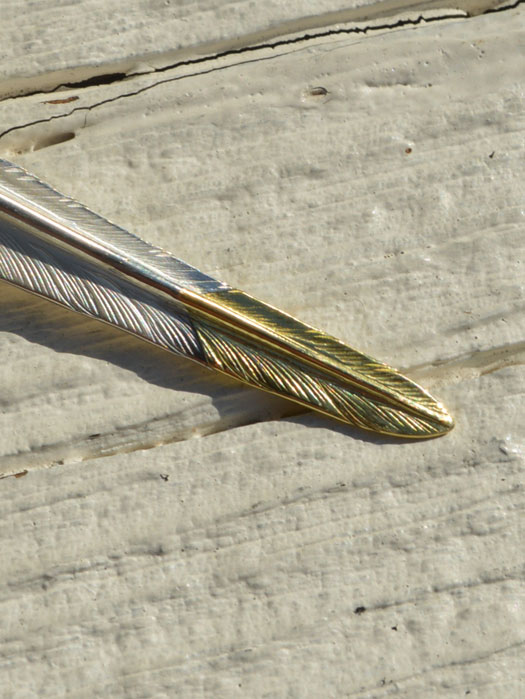 EFNL-0005　KAZEKIRI FEATHER PENDANT No. 5 (18K GOLD ACCENT)