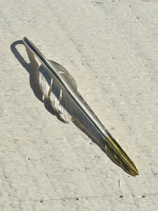 EFNL-0005　KAZEKIRI FEATHER PENDANT No. 5 (18K GOLD ACCENT)