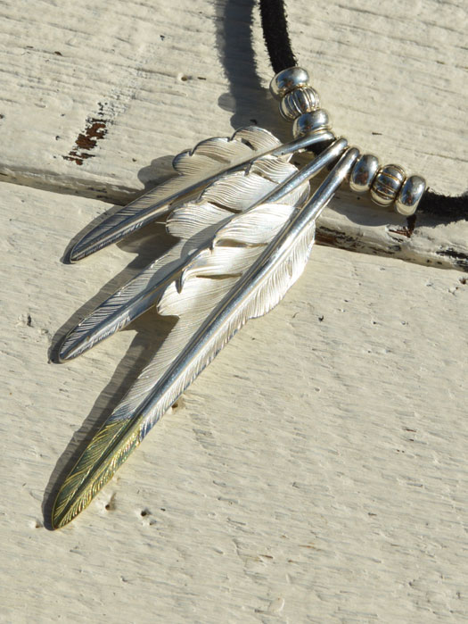 EFNL-0005　KAZEKIRI FEATHER PENDANT No. 5 (18K GOLD ACCENT)