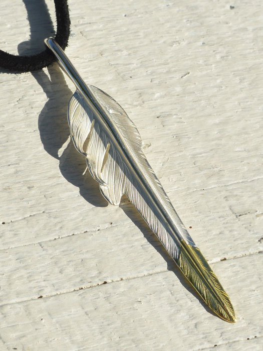 EFNL-0005　KAZEKIRI FEATHER PENDANT No. 5 (18K GOLD ACCENT)　