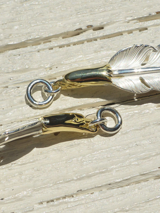 EFNL-0041　EAGLE HEAD FEATHER PENDANT No.41 (18K GOLD ACCENT)