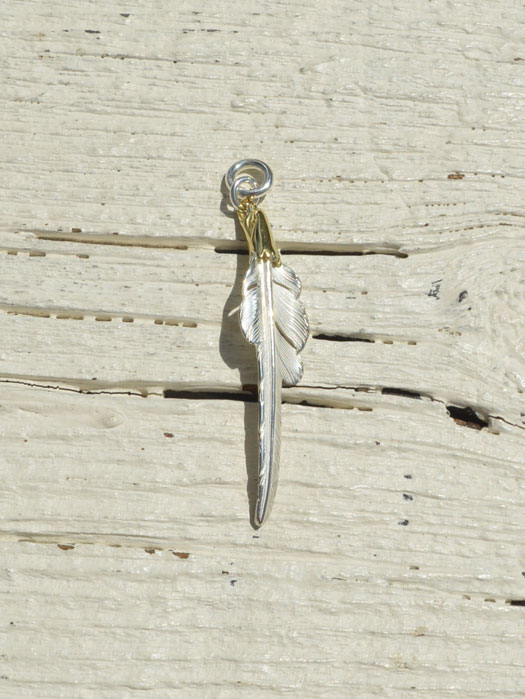 EFNL-0045　EAGLE HEAD KAZEKIRI FEATHER PENDANT No. 45 (S) (18K GOLD ACCENT)