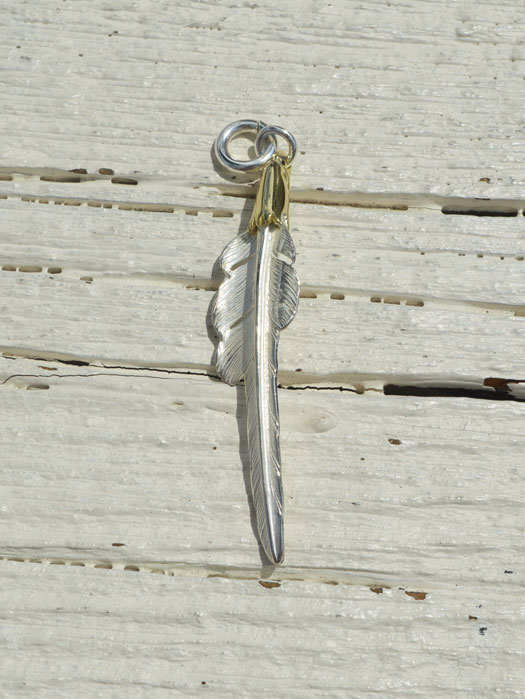 EFNL-0046　EAGLE HEAD KAZEKIRI FEATHER PENDANT No. 46 (M) (18K GOLD ACCENT)