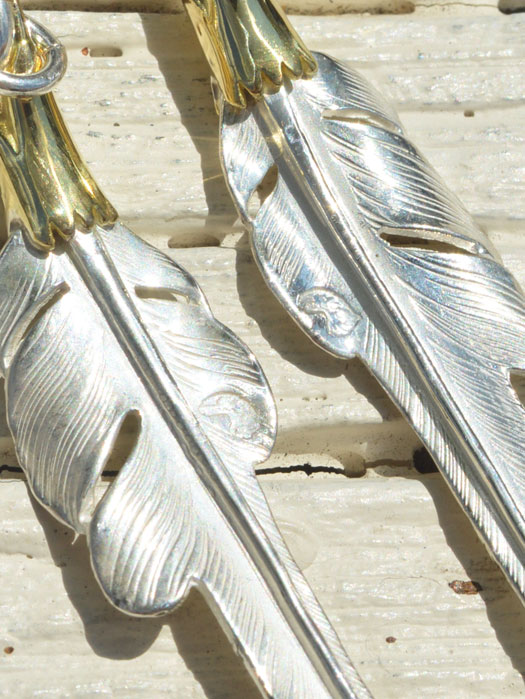 EFNL-0046　EAGLE HEAD KAZEKIRI FEATHER PENDANT No. 46 (M) (18K GOLD ACCENT)