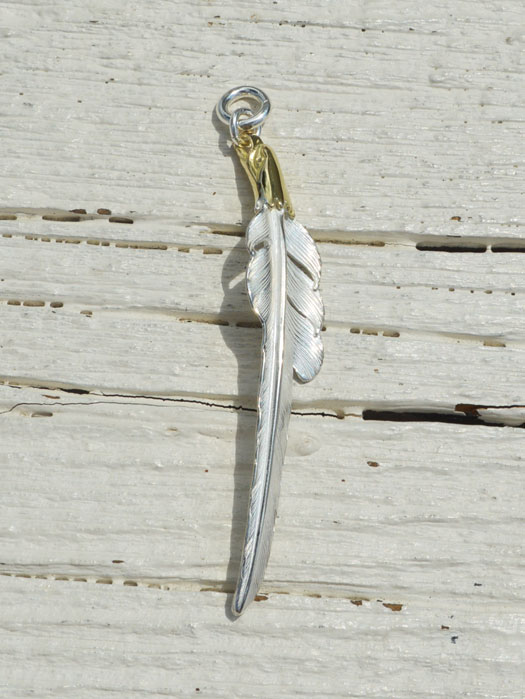 EFNL-0047　EAGLE HEAD KAZEKIRI FEATHER PENDANT No. 47 (L) (18K GOLD ACCENT)　