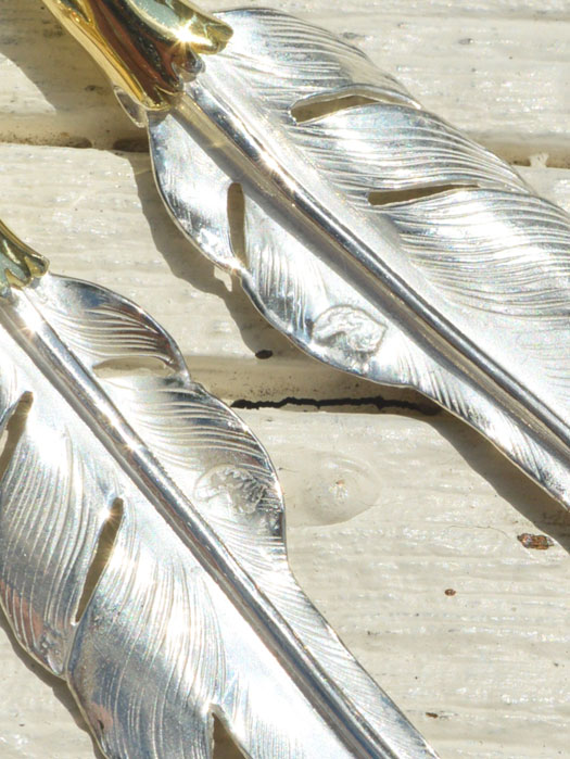 EFNL-0047　EAGLE HEAD KAZEKIRI FEATHER PENDANT No. 47 (L) (18K GOLD ACCENT)　